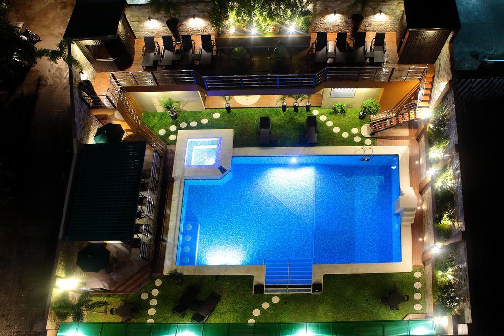 Queens Hotel Angeles City Exterior photo