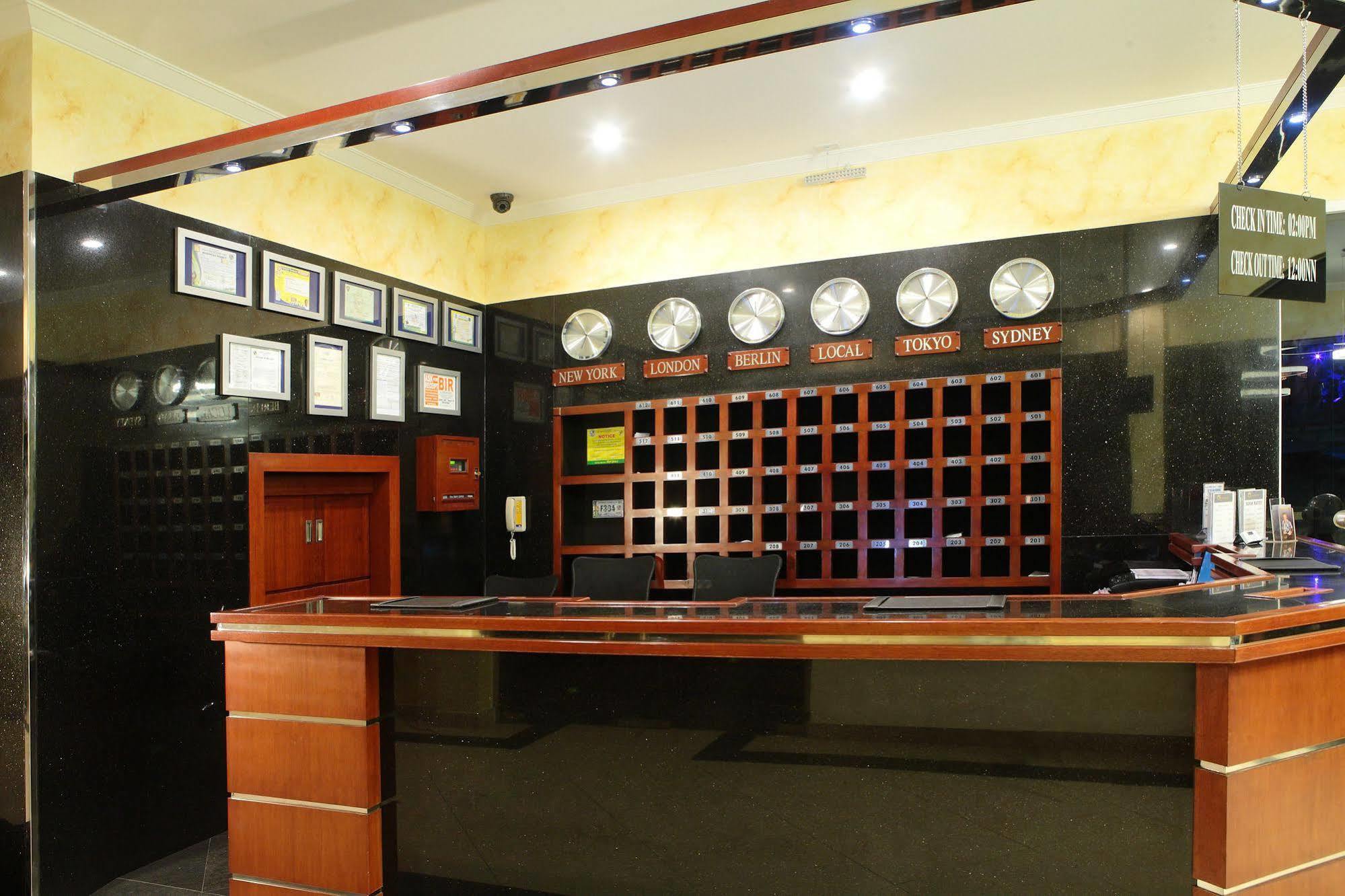 Queens Hotel Angeles City Exterior photo